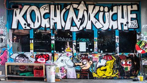 Aussenfassade des Koch-Areal mit Graffiti 