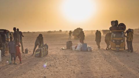 Reisende am Stadtrand von Agadez im Niger