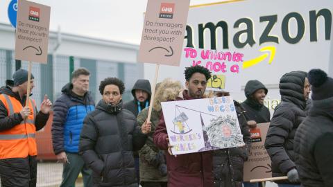  Amazon-Angestellte streiken in Coventry vor dem Amazon-Versand-Gebäude