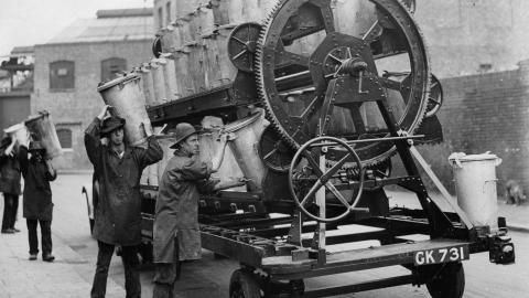 historisches Foto: Müllabfuhr in London, 1930