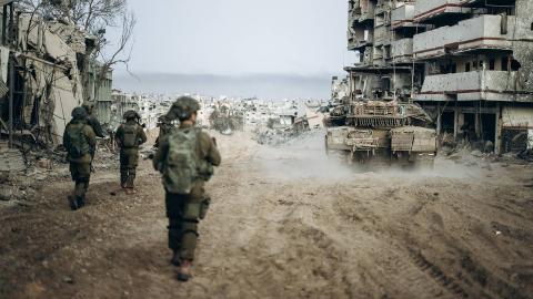 Israelische Truppen und Panzer im Gazastreifen