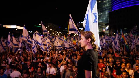 Aktivistin Shikma Bressler an einer Demonstration gegen die Justizreform in Tel Aviv
