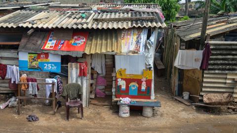 Behausung in einem Slum auf Sri Lanka