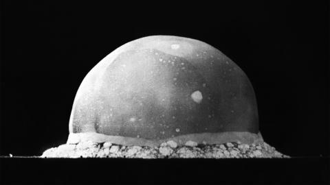 historisches Bild eines Atombombentest