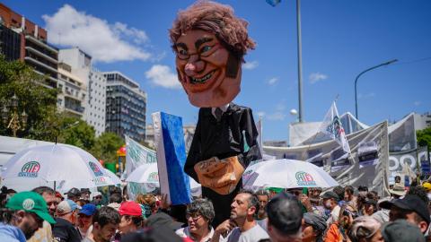 Javier-Milei-Puppe während des Generalstreiks am 24. Januar in Buenos Aires