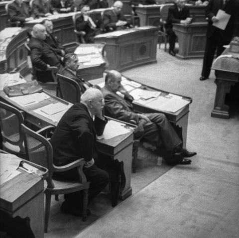 Politiker Heinrich Walther 1943 im Nationalratssaal