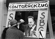 Protest gegen die Aktivitäten der Schweizerischen Bankgesellschaft in Apartheid-Südafrika, Zürich 1988: Die Aktion Finanzplatz hat viel zur Sensibilisierung beigetragen.  <small>Foto: Keystone</small>