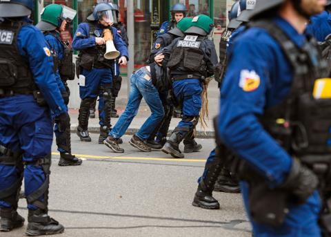 PolizistInnen bei einem Grossaufgebot in Bern am 17. Oktober 2015