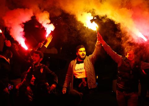 AKP-AnhängerInnen feiern den Wahlsieg in Istanbul