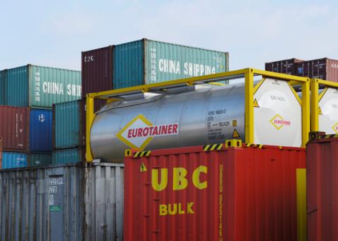 Container in einem deutschen Hafen