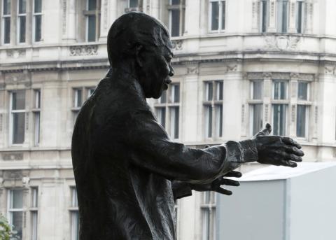 Statue von Nelson Mandela am Londoner Parliament Square