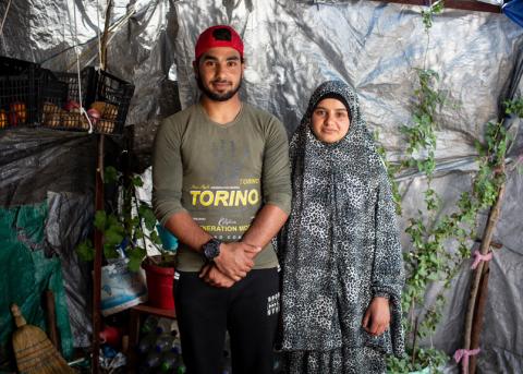 Neda A. mit ihrem Mann Akram im Flüchtlingslager Moria