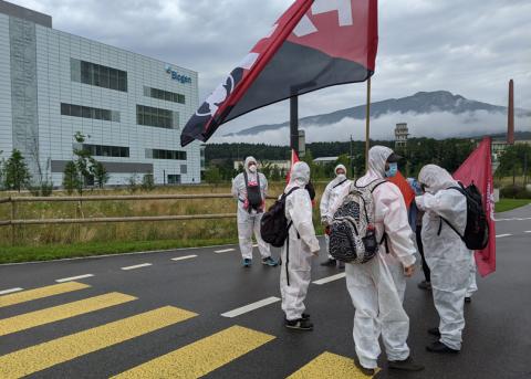 Mitglieder der Freien ArbeiterInnen Union bei einer Solidaritätsaktion vor der Biogen-Fabrik in Luterbach am 6. Juli
