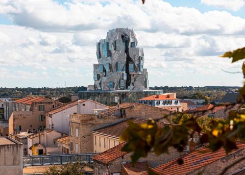 der Turm-Bau von Stararchitekt Frank Gehry in Arles
