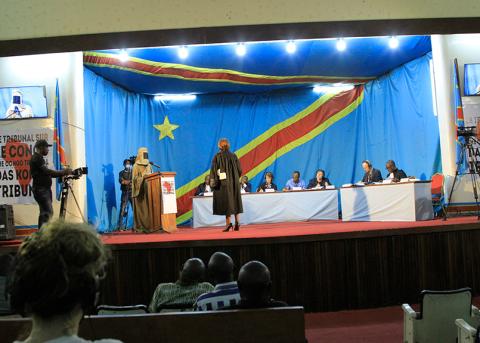 das «Kongo Tribunal» auf der Theaterbühne