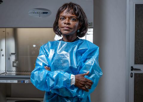 Francine Ntoumi im von ihr gegründeten molekularbiologischen Labor in Brazzaville