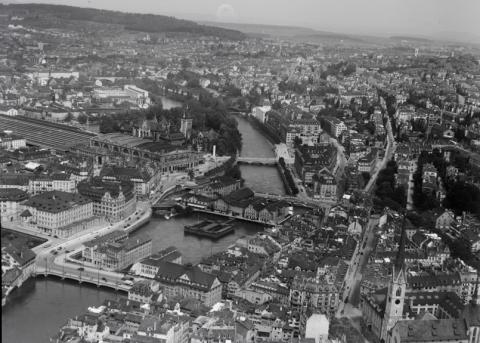 Luftaufnahme von Zürich 1933 mit der Uraniabrücke