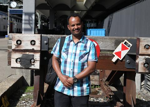 der aus Eritrea geflüchtete Kendai Gabrozgabher im Bahnhof St. Gallen