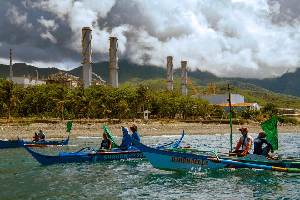 Fischer in Booten protestieren gegen den Bau von Flüssiggasterminals in der Nähe der philippinischen Stadt Batangas