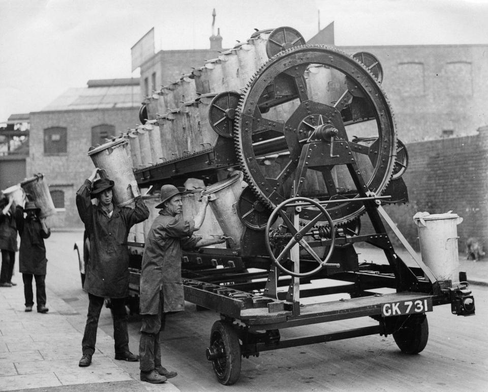 historisches Foto: Müllabfuhr in London, 1930
