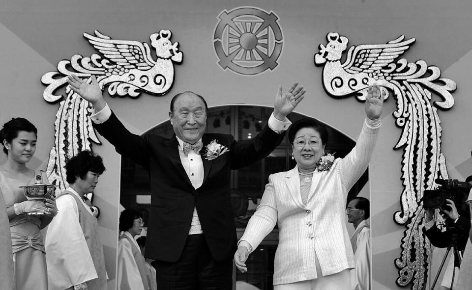 Sektengründer Sun Myung Moon mit seiner Frau, 2009