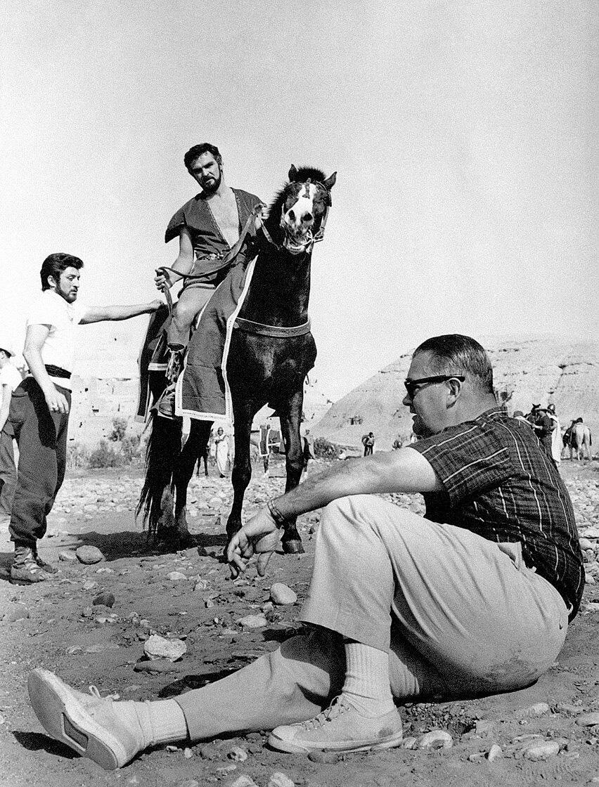 Am Set des Bibel-Monumentalfilms „Sodom und Gomorrha“ (1962) in Ouarzazate, im Vordergrund Regisseur Robert Aldrich Mondadori. 
